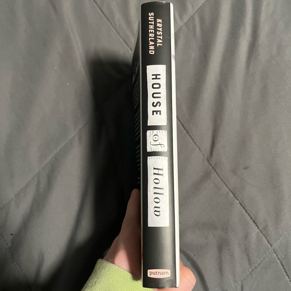 house of hollow by krystal sutherland hardcover book - Picture 3 of 4